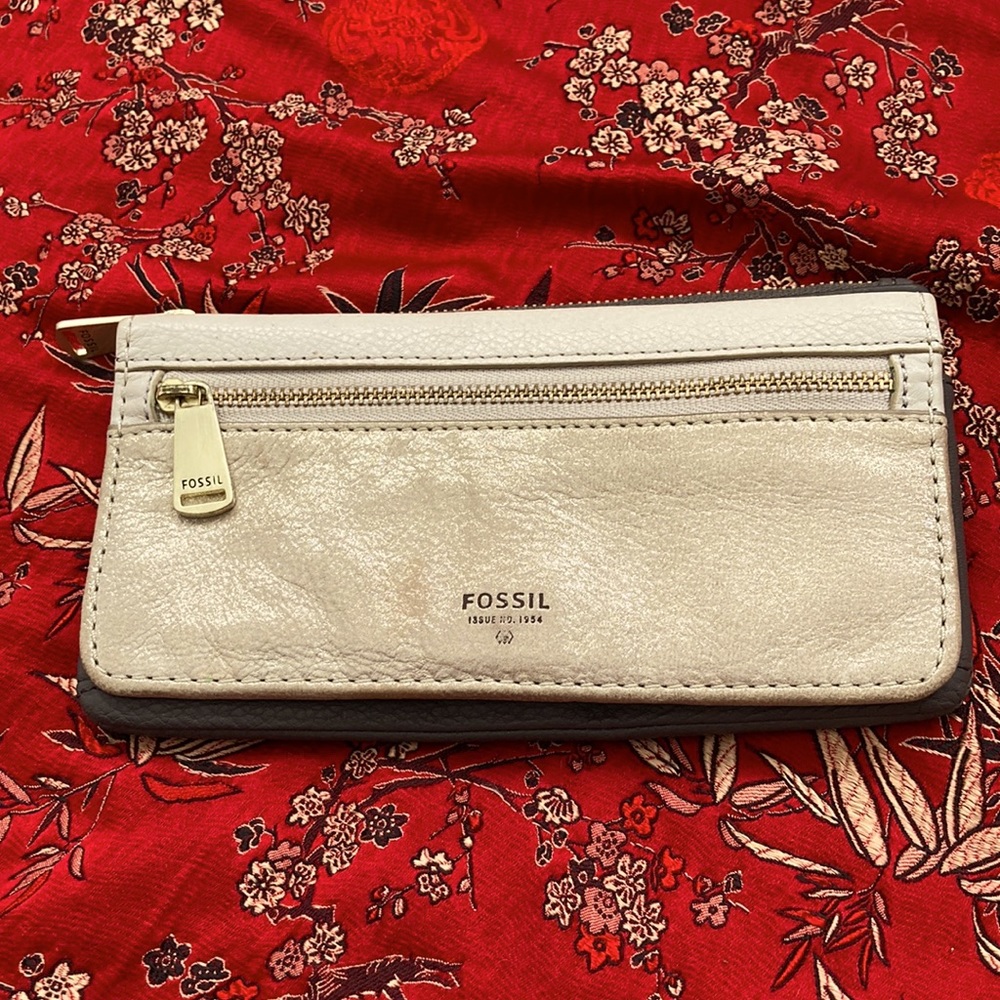 Fossil | pebbled leather snap and zip wallet. Two-tone color. Gold hardware.